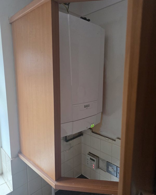 Baxi 600 combi boiler installed in a corner with a heating programmer below
